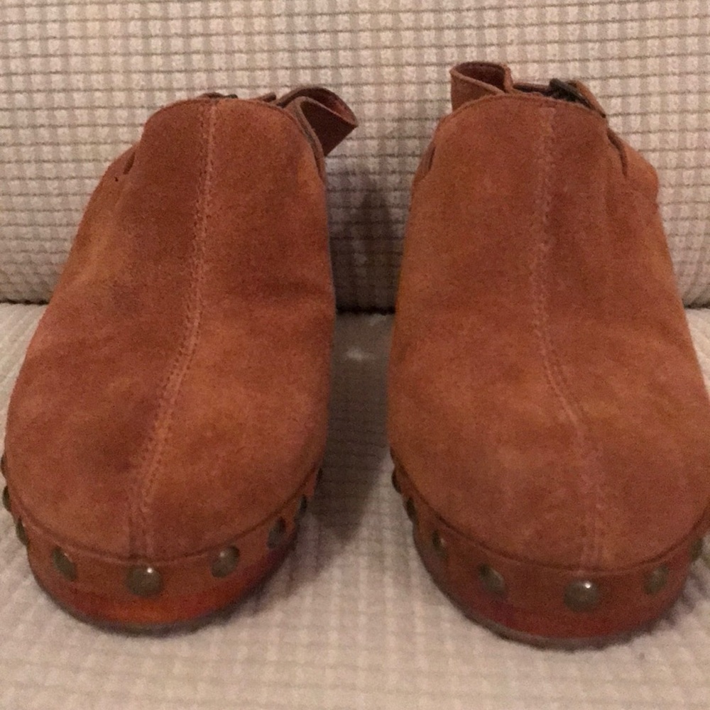 Lucky Brand clogged heels